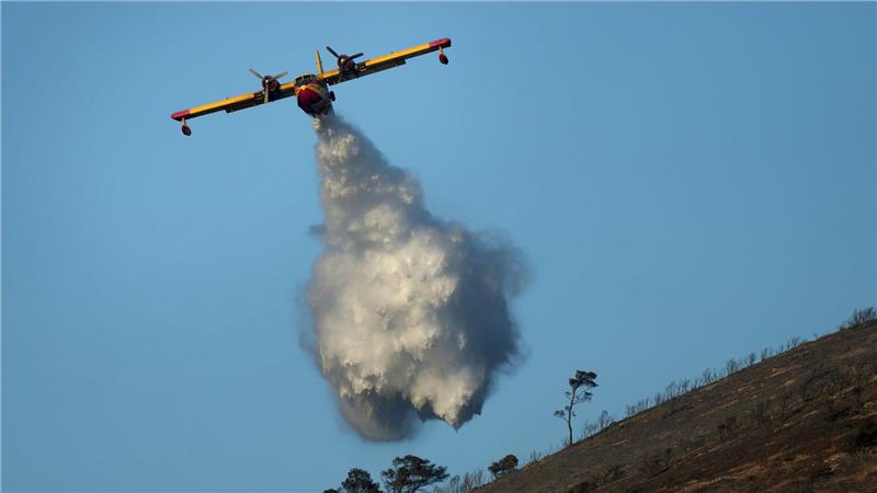 Bilder des Tages Einsatz gegen Waldbrände in Griechenland