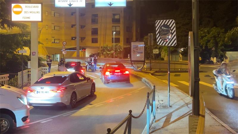 Paketbombe erschüttert Monaco – Oligarch unter den Opfern? Einsatzkräfte aus Monaco und Frankreich suchen mit Hochdruck nach dem Täter.