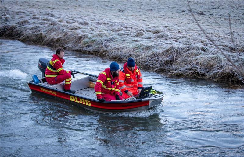 Taucher bergen vermisste Zweijährige tot aus Fluss Einsatzkräfte der DLRG suchen das Gewässer der Lauchert ab. Jetzt ist dort eine Babyleiche gefunden worden.