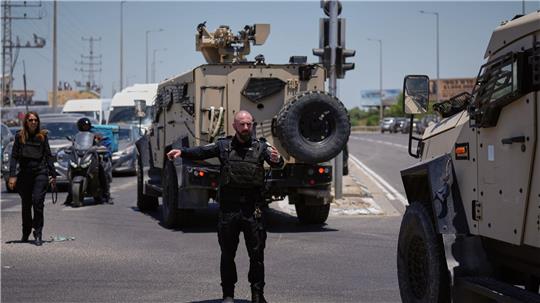 Einsatzkräfte der Polizei am Ort eines Anschlags in Israel. 