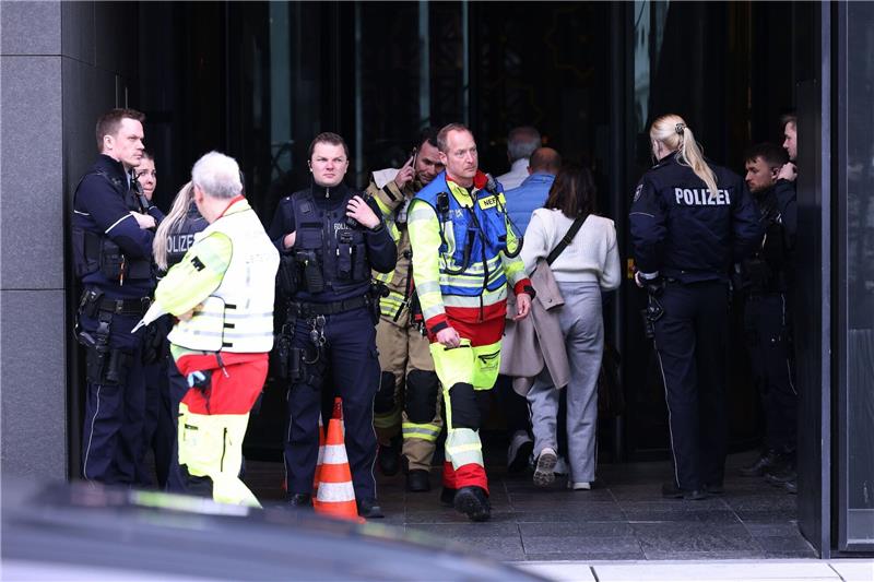 Familienstreit löst Schlägerei in Düsseldorfer Hotel aus Einsatzkräfte der Polizei haben eine Eskalation an einem Hotel in Düsseldorf verhindert.