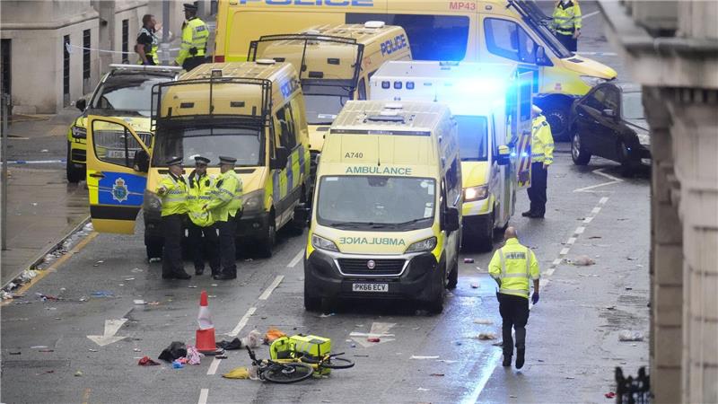 27 Menschen in Liverpool im Krankenhaus - kein Terror Einsatzkräfte in der Water Street.