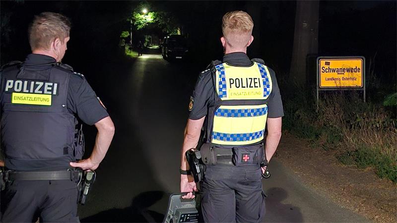 Totes Ehepaar in Bremen - Anklage wegen Mordes Einsatzkräfte nahmen den Verdächtigen wenig später fest. (Archivfoto)