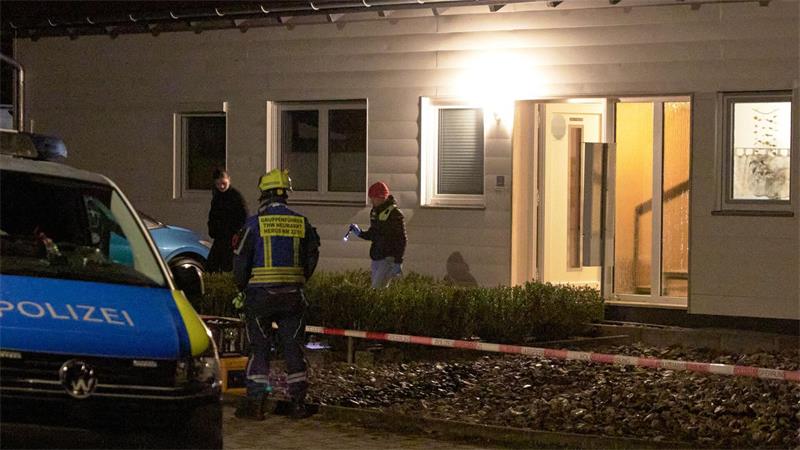Jäger mit zehn Waffen - Motivsuche beim Schützen von Berngau Einsatzkräfte stürmten die Wohnung, in der sich der Mann verschanzt hielt.