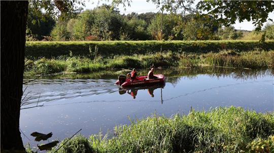Einsatzkräfte suchten weiter nach dem vermissten Kind. 