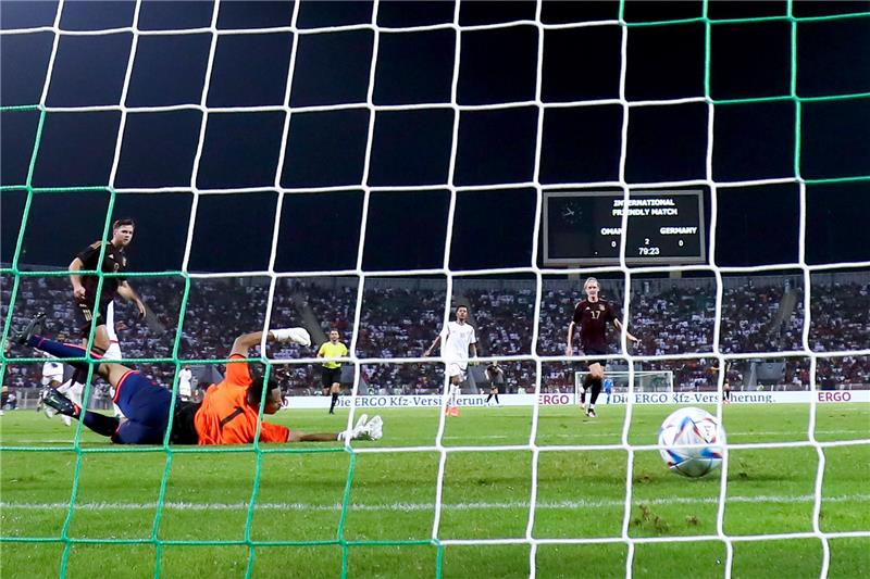 Deutschland noch nicht in WM-Form – mageres 1:0 gegen Oman Einschlag zum 1:0. Niclas Füllkrug erzielte im Sultan-Qabus-Sportzentrum das einzige Tor in einer schwachen Partie der DFB-Elf. Foto: Christian Charisius, dpa/pa