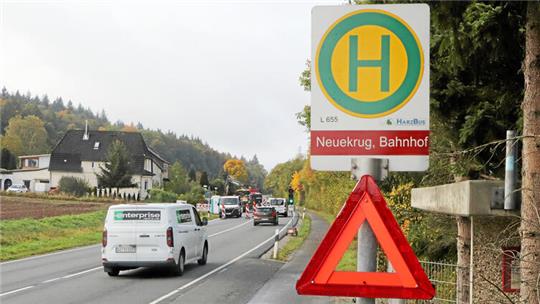 Einspurig wird derzeit in Neuekrug der Verkehr an der Baustelle zur Bushaltestellen-Modernisierung vorbeigeführt.
