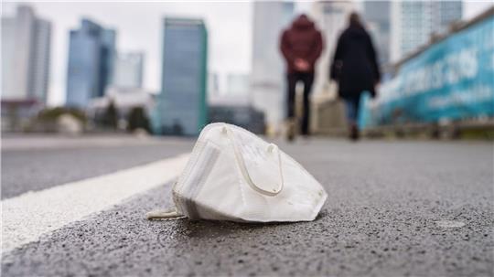 Einst Alltagsgegenstand, mittlerweile eher selten zu sehen: Masken zum Schutz gegen Corona.