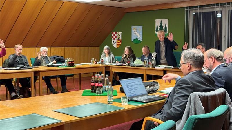 Einstimmig votiert der Rat für den neuen Hebesatz bei der Grundsteuer A von 580 Prozent und der Grundsteuer B von 315 Prozent.