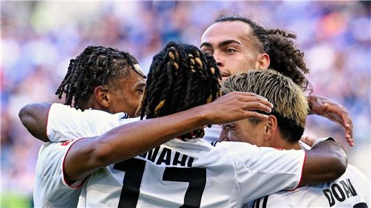 Eintracht Frankfurt bejubelte in Hoffenheim den zweiten Saisonsieg.