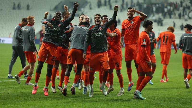 Eintracht Frankfurt geht mit großer Euphorie in das Bundesliga-Topspiel gegen Bayern München.