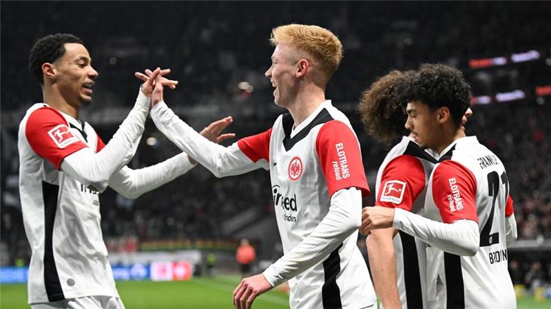 Sieg gegen Kiel: Eintracht bleibt auf Königsklassenkurs Eintracht Frankfurt hat das Heimspiel gegen Holstein Kiel gewonnen.