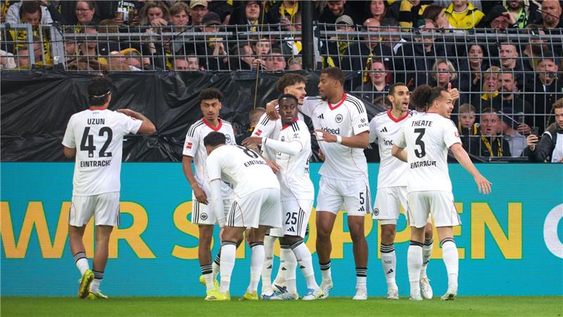 Eintracht und Riera verlieren auch beim Vize-Meister BVB Eintracht Frankfurt jubelt über das frühe 1:0.