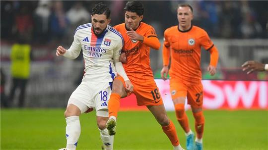 Eintracht Frankfurt um Mahmoud Dahoud (r) verlor verdient gegen Olympique Lyon.