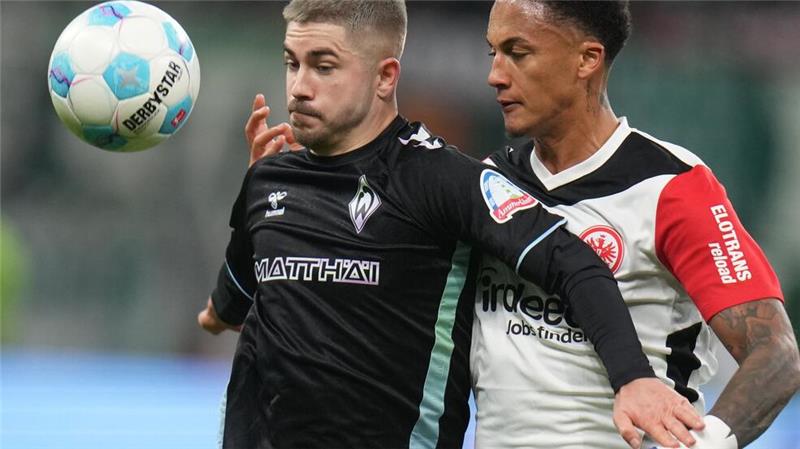 Jubilar Götze schießt Frankfurt zum Sieg gegen Bremen Eintracht Frankfurt um Tuta (r) und Werder Bremen um Romano Schmid lieferten sich ein Duell auf Augenhöhe.