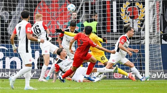 Eintracht Frankfurt und Bayern München lieferten sich im Bundesliga-Topspiel ein Spektakel.