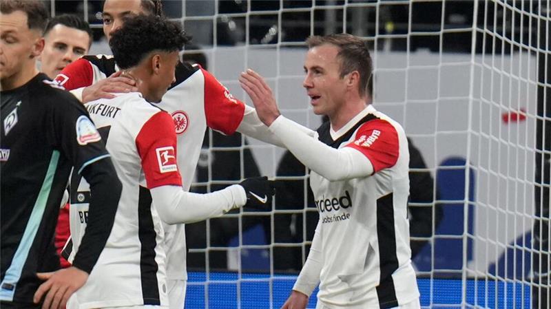 Orakel Toppmöller über Jubilar Götze: „Gut zugehört“ Eintracht Frankfurts Mario Götze ließ den Worten von Trainer Dino Toppmöller beim 1:0 gegen Werder Bremen ein Tor folgen.