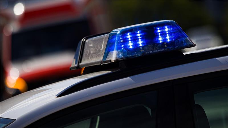 Leiche aus Kanal in Ostfriesland geborgen Einzelheiten zum Hintergrund oder der Identität der Person nannte die Polizei nicht. (Symbolbild)