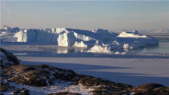 Eisberge in der Nähe des westgrönländischen Ortes Ilulissat.