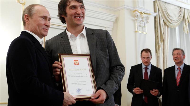 Eishockey-Star Owetschkin unterstützt Kremlchef Putin politisch.