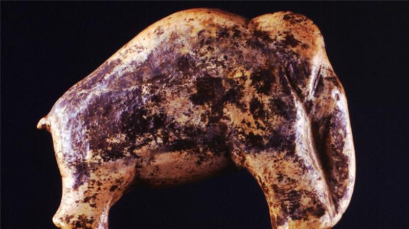 Eiszeitmenschen haben Skulpturen aus Mammut-Elfenbein angefertigt, wie diese rund 35.000 Jahre alte Darstellung eines Mammuts. (Illustration)  