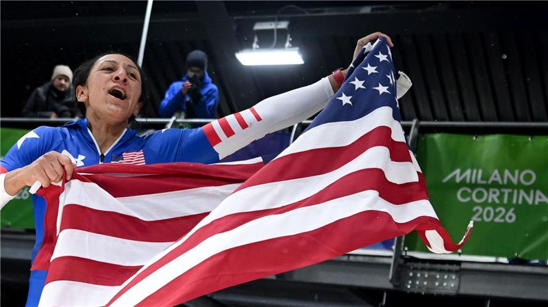 Tränen nach verlorenem Bob-Gold: Nolte fehlen 0,04 Sekunden Elana Meyers Taylor aus den USA wurde mit 41 Jahren Olympiasiegerin.