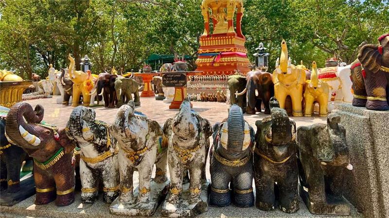 Elefanten gelten in Thailand als Glücksbringer und werden mit vielen Statuen geehrt. (Archivbild)