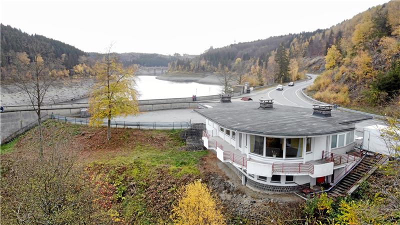Ideenwettbewerb: Was soll aus dem „Café Okerterrasse“ werden? Elegante Immobilie am Stausee: Das „Café Okerterrasse“ wurde 1958 im Bauhausstil erbaut. Die Harzwasserwerke sammeln Ideen für die künftige Nutzung. Fotos: Neuendorf/Archiv