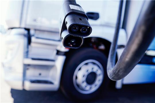 Elektrische Lkws auf deutschen Autobahnen sind eine absolute Seltenheit.