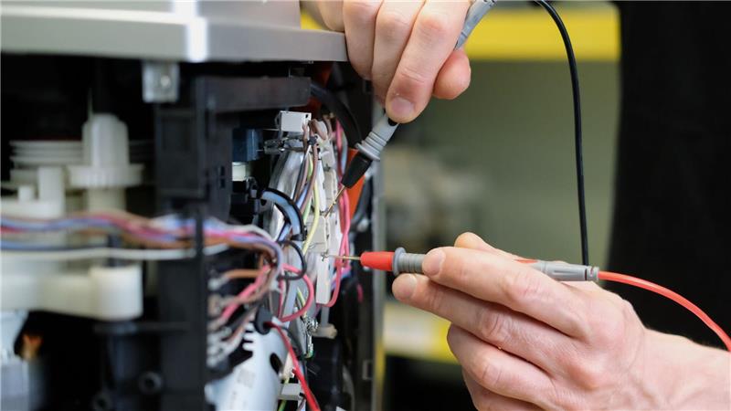 Wie sich aus Elektroschrott mehr als bislang machen lässt Elektrogeräte lassen sich oft reparieren. (Archivbild)