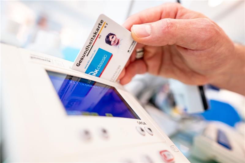 Kommt jetzt der Durchbruch für E-Rezepte für alle? Elektronische Rezepte sollen nach jahrelangen Verzögerungen 2024 den Durchbruch schaffen und zum Standard für Millionen Patientinnen und Patienten werden.