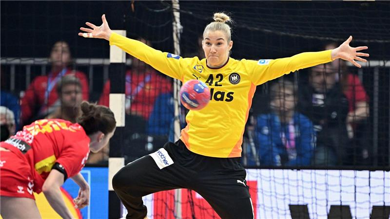 Medaillen-Traum wird realer: „Wenn nicht jetzt, wann dann?“ Elf Paraden und drei Treffer gegen Montenegro: Torhüterin Katharina Filter.