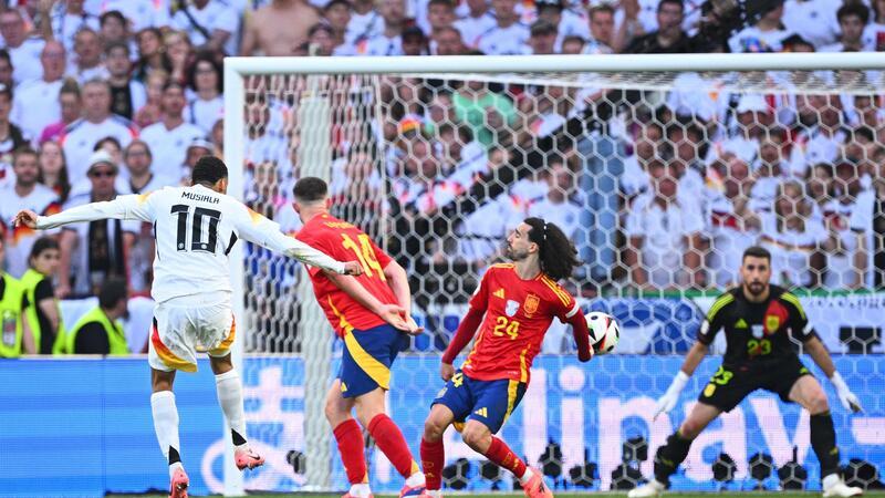 Vier strittige Schiedsrichterentscheidungen – und die Folgen Elfmeter oder nicht? Deutschlands Jamal Musiala schoss Spaniens Marc Cucurella im EM-Viertelfinale gegen die Hand, doch der Schiedsrichter gab keinen Elfmeter.