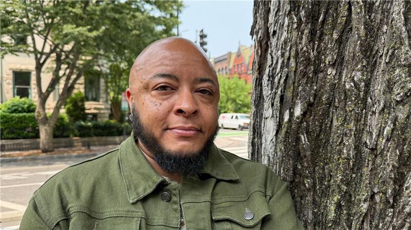 Elijah Nicholas sieht in den von der US-Regierung durchgesetzten Änderungen bei Reisepässen ein Sicherheitsrisiko für Transpersonen. 