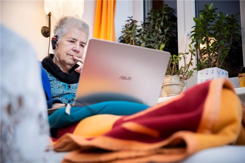 „Silbernetz”-Hotline bis Neujahr durchgehend erreichbar Elke Schilling ist die Gründerin von Silbernetz. Die Hotline bietet Menschen ab 60 Jahren ein offenes Ohr.