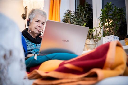 Elke Schilling ist die Gründerin von Silbernetz. Die Hotline bietet Menschen ab 60 Jahren ein offenes Ohr.