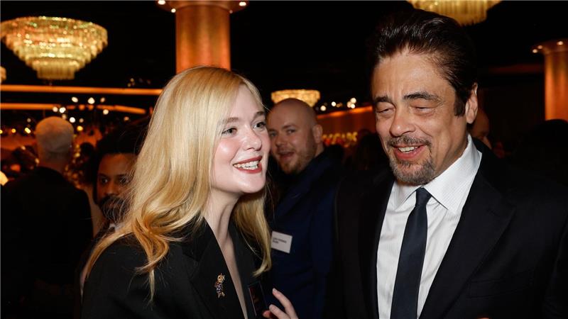 Elle Fanning und Benicio Del Toro im Gespräch: Dieses Mittagessen lässt sich niemand entgehen. 