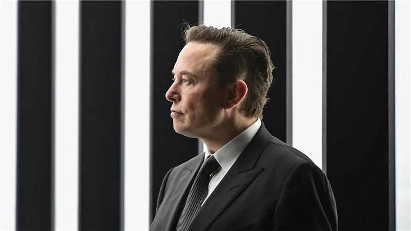 Elon Musk lässt den Tesla-Kurs vor einer wichtigen Aktionärsabstimmung mit einem Aktienkauf steigen. (Archivbild)