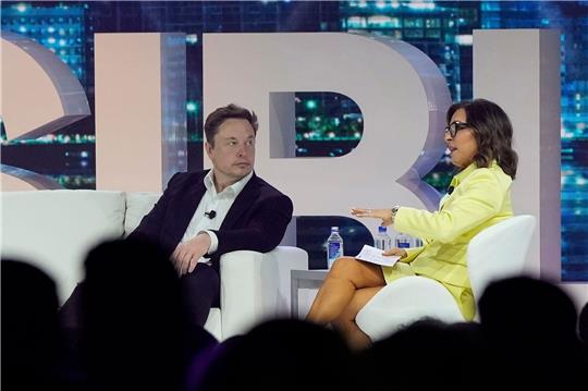 Elon Musk wurde Mitte April auf einer Branchenkonferenz von Linda Yaccarino interviewt. Wird sie die neue Chefin bei Twitter?
