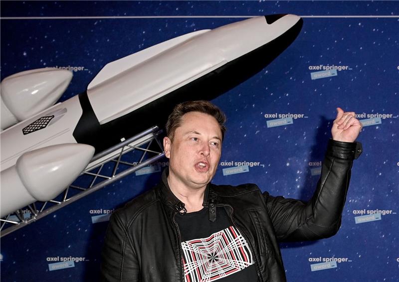 Musks SpaceX: Kein Geld mehr für Starlink-Dienst in Ukraine Elon Musks Weltraumfirma SpaceX will, dass die USA die Starlink-Finanzierung in der Ukraine übernehmen.