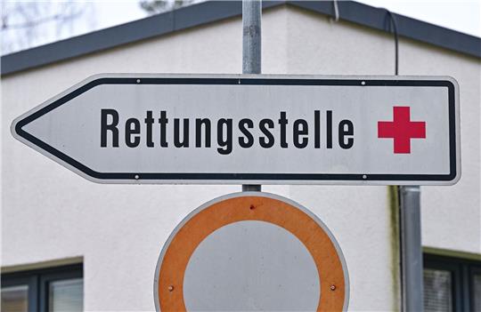 Eltern müssen teils stundenlang in den Notaufnahmen sitzen oder kranke Kinder auf Krankenhausfluren übernachten.