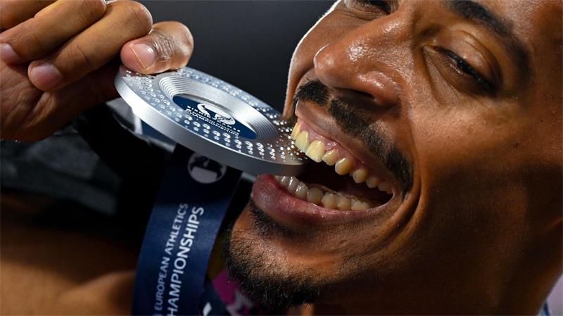 Emil Agyekum lief über 400 Meter Hürden zu Silber.