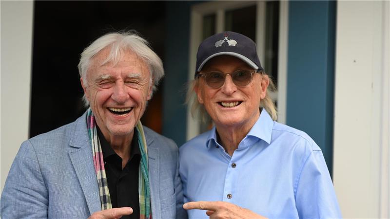 Rund 21.000 Kinofans besuchen Emder Filmfest Emil Steinberger (l.) und Otto Waalkes trafen sich während des Filmfests. (Archivbild)