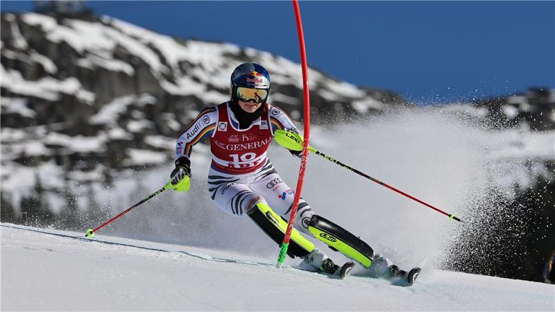 Emma Aicher darf weiter vom Gesamtweltcup träumen.