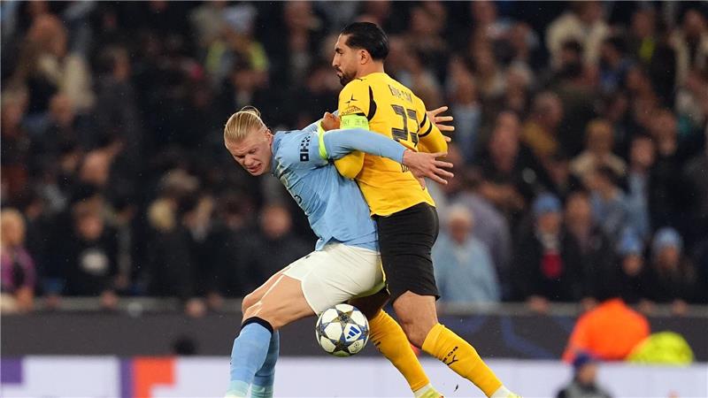 Emre Can (r) spielte erstmals nach langer Zwangspause wieder.