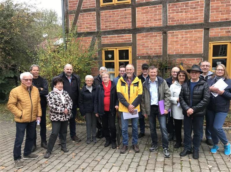 Informationen zur Solarkraft führt Bürger in Neuwallmoden zusammen Emsige "Watt"- Wanderer waren dieser Tage in Neuwallmoden unterwegs.