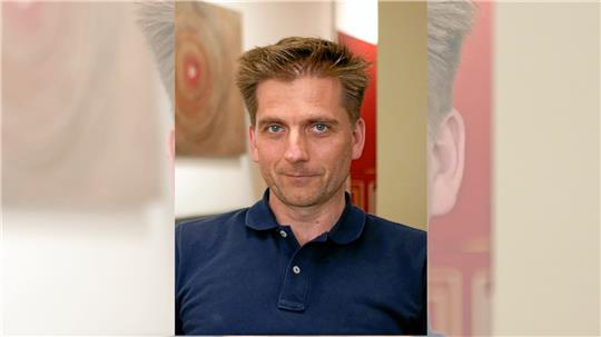 En garde! Oliver Sproll ist Fechtchoreograf und sorgt dafür, dass bei den Waffengängen im Stück „Der Graf von Monte Christo“ nur Theaterblut fließt. Foto: Privat