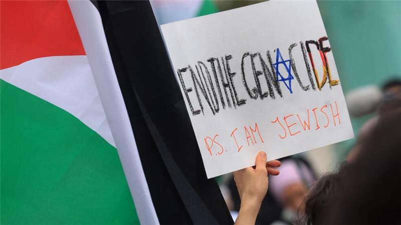 „End the Genocide, PS. I am jewish“ - propalästinensische Demo in München