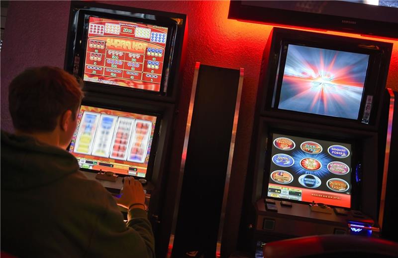 Ende Juni dieses Jahres zählte die Gemeinsame Glücksspielbehörde der Länder 142 legale Anbieter von Automatenspielen und Online-Poker, Sport- und Pferdewetten sowie Anbieter verschiedener Lotterien und gewerblicher Spielvermittlung.