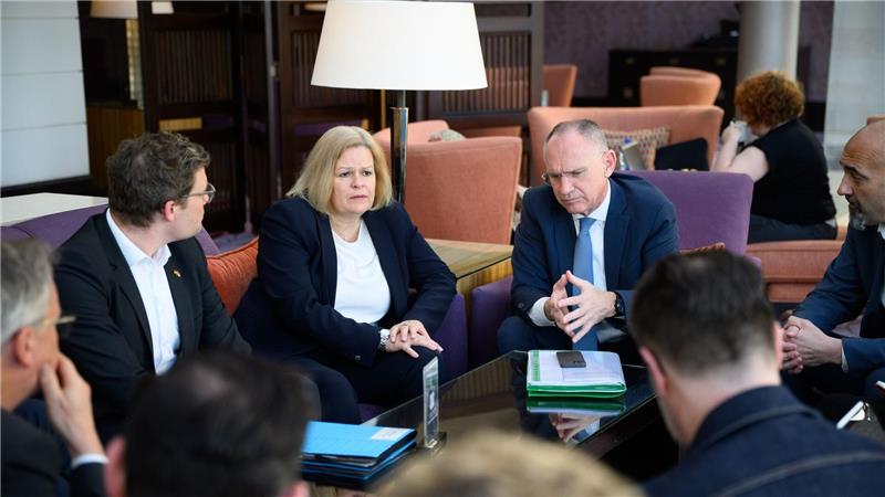 Faeser holt geplatzten Kurzbesuch in Syrien nach Ende März endete die geplante Reise nach Damaskus für Bundesinnenministerin Nancy Faeser (SPD) und Österreichs Innenminister Gerhard Karner in Jordanien. (Archivfoto)